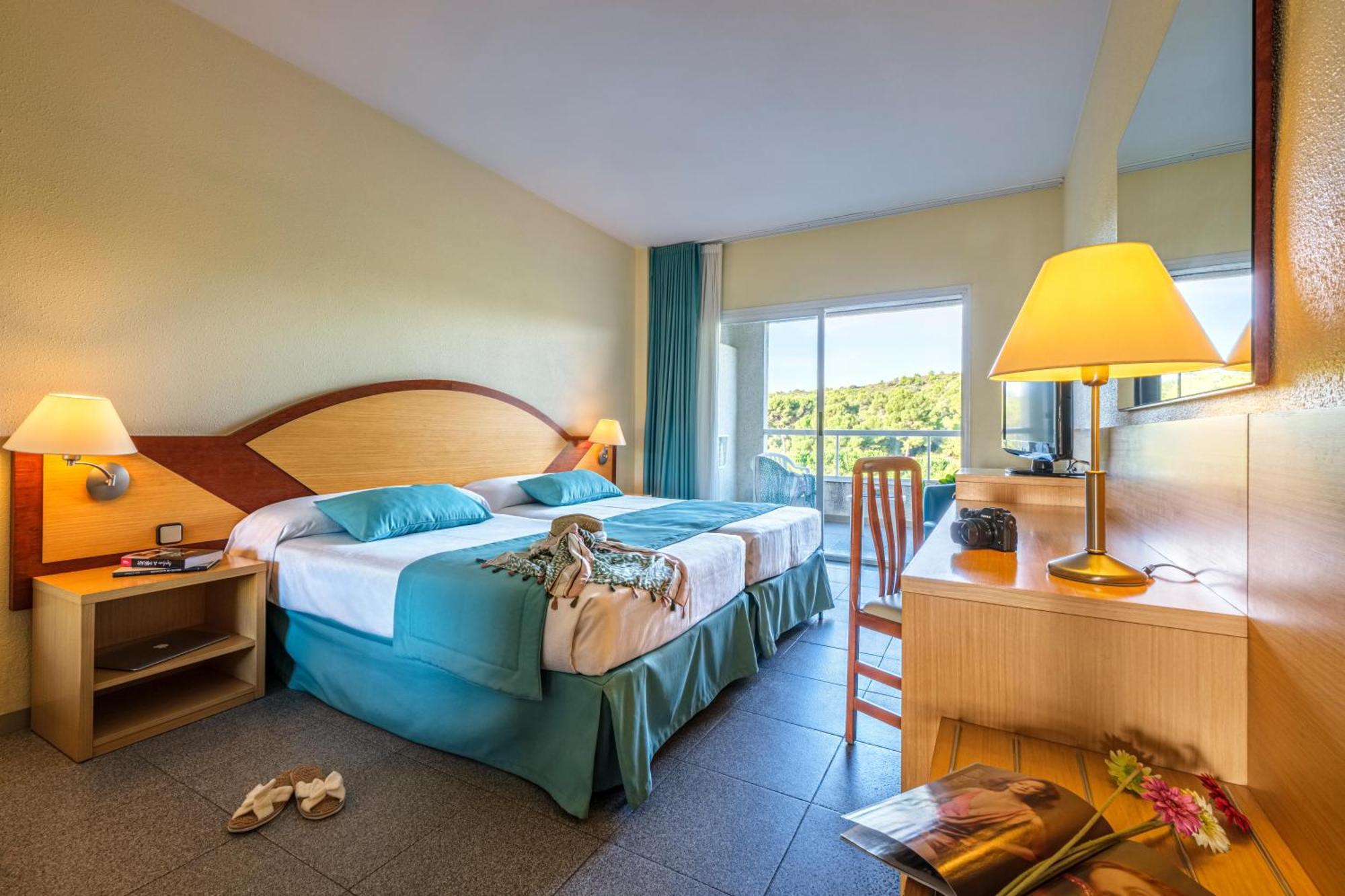 Twin Room,1772892898:JPEG